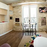 Apartment Deluxe N&a5 *